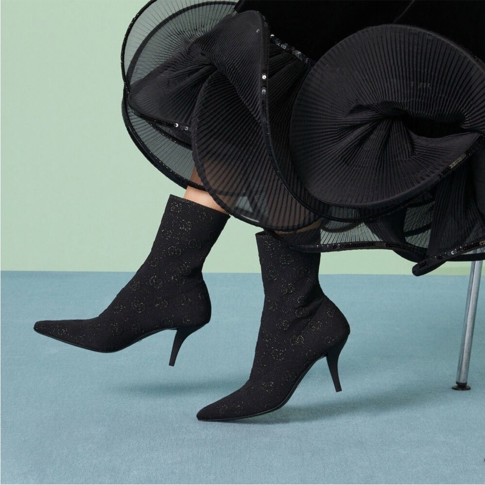 NWB  Gucci logo sock boots